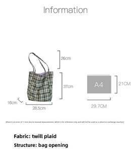 Detailed size guide for the large green plaid canvas tote bag with A4 comparison