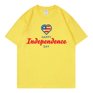 T-shirt Gildan jaune en coton avec imprimé HAPPY Independence DAY et motif de drapeau cœur