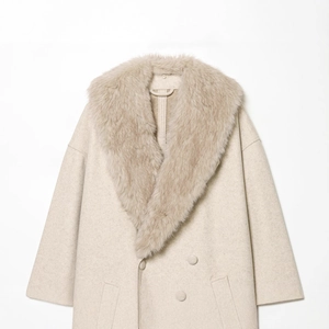Beige wool coat for women with large faux fur collar and double-breasted buttons