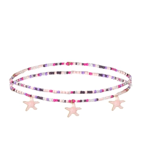 Détail de la chaîne de taille en perles colorées avec pendentifs étoiles roses