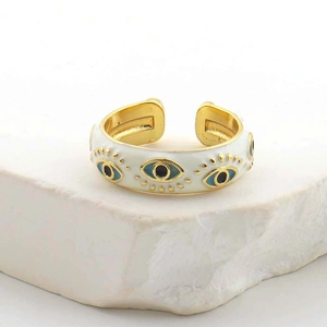 Anello regolabile con occhio del male in smalto bianco su supporto in pietra