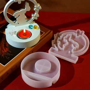 Silikonform für DIY Hasen-Kerzenständer mit Teelichtbasis und dekorativem Blumenmuster