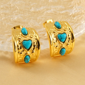Orecchini vintage placcati oro 18K con turchese a cuore e consistenza martellata