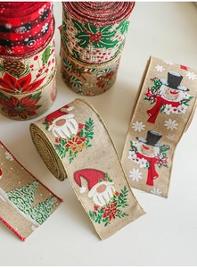 Vue détaillée de rubans de Noël en toile de jute avec motifs de bonhomme de neige