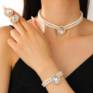 Parure élégante collier, bracelet et bague en perles avec détails en cristal doré