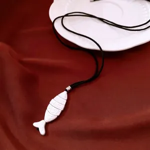 Retro Fish Pendant Necklace Copper Long Sweater Chain Segmented Bionic Design Minimalist Niche Jewelry For Women Elegant