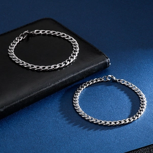 Classico bracciale a catena NK cubana in acciaio inossidabile con finitura lucida