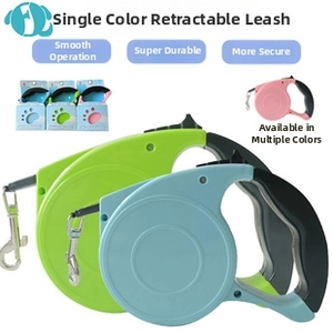 Detail of ergonomic anti-slip handle and durable metal hook on retractable dog leash