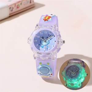 Montre lumineuse pour enfants avec bracelet en silicone violet et motif astronaute 3D