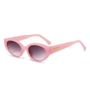 Lunettes de soleil œil de chat roses avec verres dégradés violets et détails dorés chic