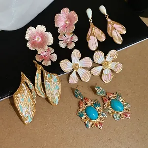 Retro Heart Flower Alloy Stud Earrings For Women Gold Plated Enamel Drip Glaze Earrings With 925 Sterling Silver Earring Post