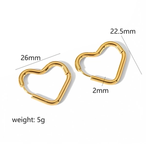 Detail showing dimensions of heart-shaped gold earrings with 26mm outer diameter
