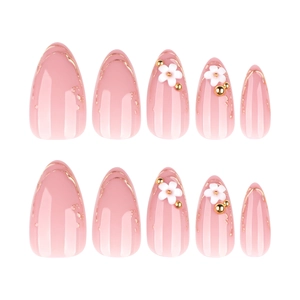Faux ongles amande courts roses avec fleurs blanches 3D et bordures dorées