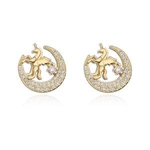 Orecchini a lobo unicorno e luna placcati in oro 18K con zirconi su sfondo bianco