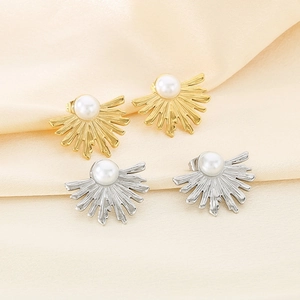 Boucles d'oreilles vintage en acier inoxydable avec perles en forme de soleil chic