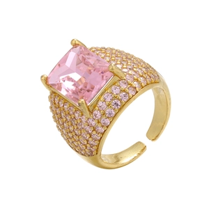 Verstellbarer Goldring mit quadratischem rosa Kristall und Zirkonia-Pflasterung