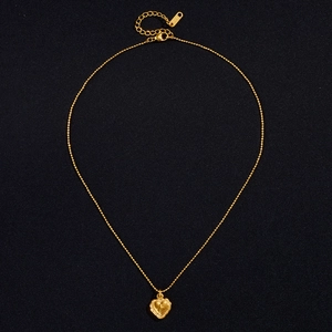 Collier à pendentif coeur doré avec fine chaîne à billes et fermoir mousqueton réglable