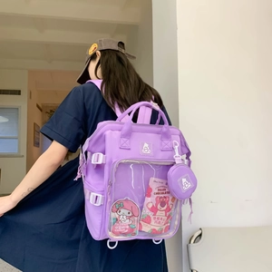 Rückansicht eines lila Ita-Bags mit Klarsichtfenster und passender runder Münztasche