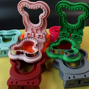 Bear-shaped stainless steel sandwich cutter set in various colors for DIY baking