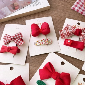 Détails de pinces à cheveux à nœud rouge et barrettes à fleurs sur carte MiYU