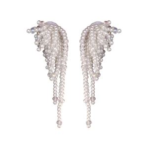Boucles d'oreilles fleurs en perles baroques avec longs glands de perles ailées