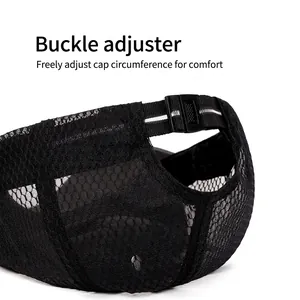 Schwarze schnelltrocknende Sportmütze mit verstellbarem Klickverschluss und Mesh-Detail