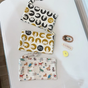 Lot de trois pochettes en coton avec motifs d'ours polaire et chien et dragonnes zippées