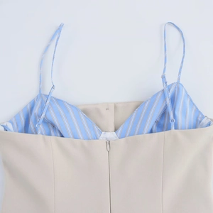 Vestido de vacaciones de popelina beige con forro de rayas azules y cremallera oculta