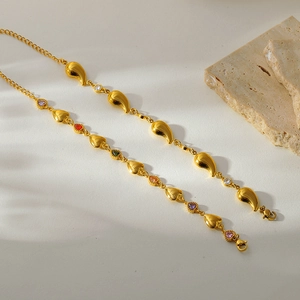 Bracelet en acier inoxydable doré avec pierres de cœur multicolores et cristaux de luxe