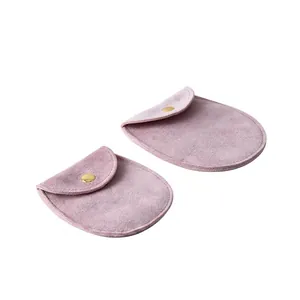Weiche rosa Samtschmuckbeutel in Ovalform mit goldenem Druckknopf für Ketten und Ringe