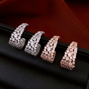 Boucles D'oreilles Créoles Géométriques En Forme De C En Cuivre Avec Zircon Et Tige En Argent Plaqué Or 18 Carats