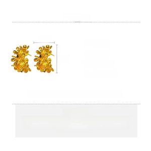 Detailed size and material specifications for gold floral C-shape stud earrings