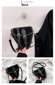 Detalle del bolso de montar negro con costuras de gamuza y pespuntes blancos en contraste