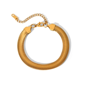 Detailed close-up of 18k gold snake bone chain with lobster clasp and adjustable link