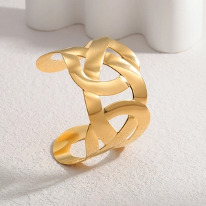 Minimalist Baroque open bangle in gold finish with interlocking chain link design for women