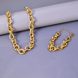 Detail of 13mm gold stainless steel chunky chain set with spiral texture and lobster clasp