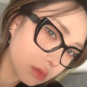 Close-up of black oversized square glasses frames worn for face-contouring effect
