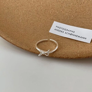 Detail of S925 sterling silver bow ring featuring an adjustable open band design