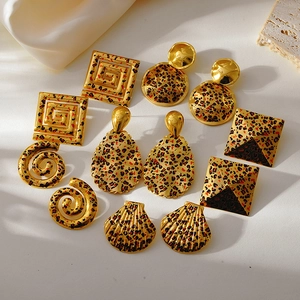 European American Retro Stainless Steel Leopard Print Earrings 18K Gold Plated Geometric Stud Earrings For Women Jewelry