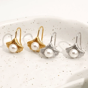 Elegant 316 stainless steel ginkgo leaf earrings with pearls in gold and silver finish
