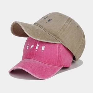Détails de casquettes vintage kaki et rose avec imprimé LOVE en langue des signes