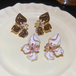 Elegant floral stud earrings with rhinestones and enamel petals in a vintage luxury style