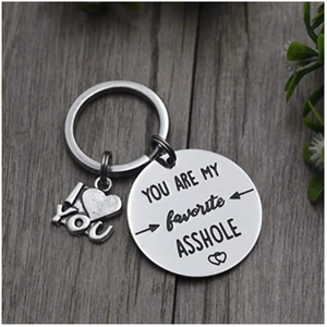 Portachiavi in acciaio inox con incisione e ciondolo a cuore I Love You su legno