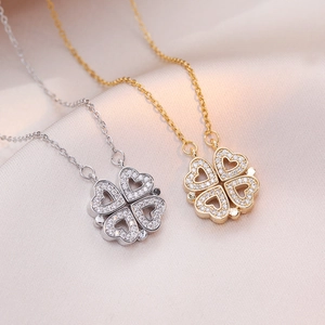 Collana a quadrifoglio magnetico in oro e argento con cuori e pavé di cristalli