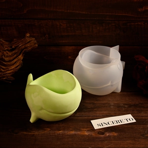 Détail du moule en silicone en forme de baleine pour pots de rangement DIY sur bois