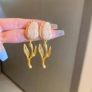 Pink tulip drop earrings with small pearls and crystals on gold leaves variant