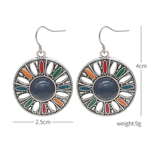 Detail view of retro silver boho earrings with dimensions 4cm x 2.5cm and 9g weight info