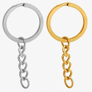 Detailed view of 304 stainless steel key rings with link chains in gold and silver