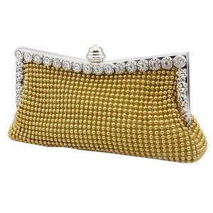 Detailansicht der goldenen Perlen-Abendtasche mit kristallbesetztem Silberrahmen