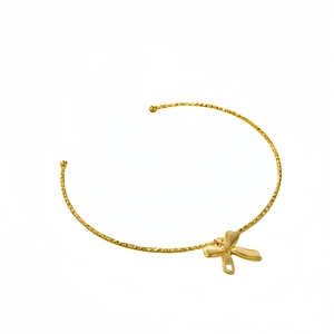 Minimalist gold stainless steel choker necklace featuring an elegant bow pendant design